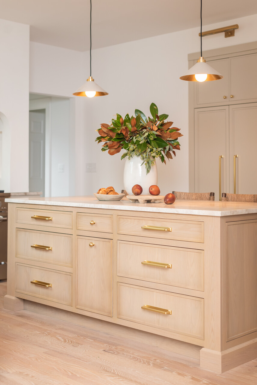 Blonde island kitchen